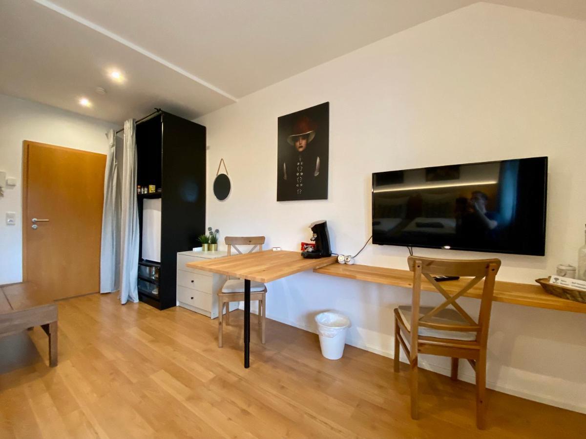 Komfortables Doppelzimmer In Kehl Goldscheuer - 1A Guesthouse Buitenkant foto