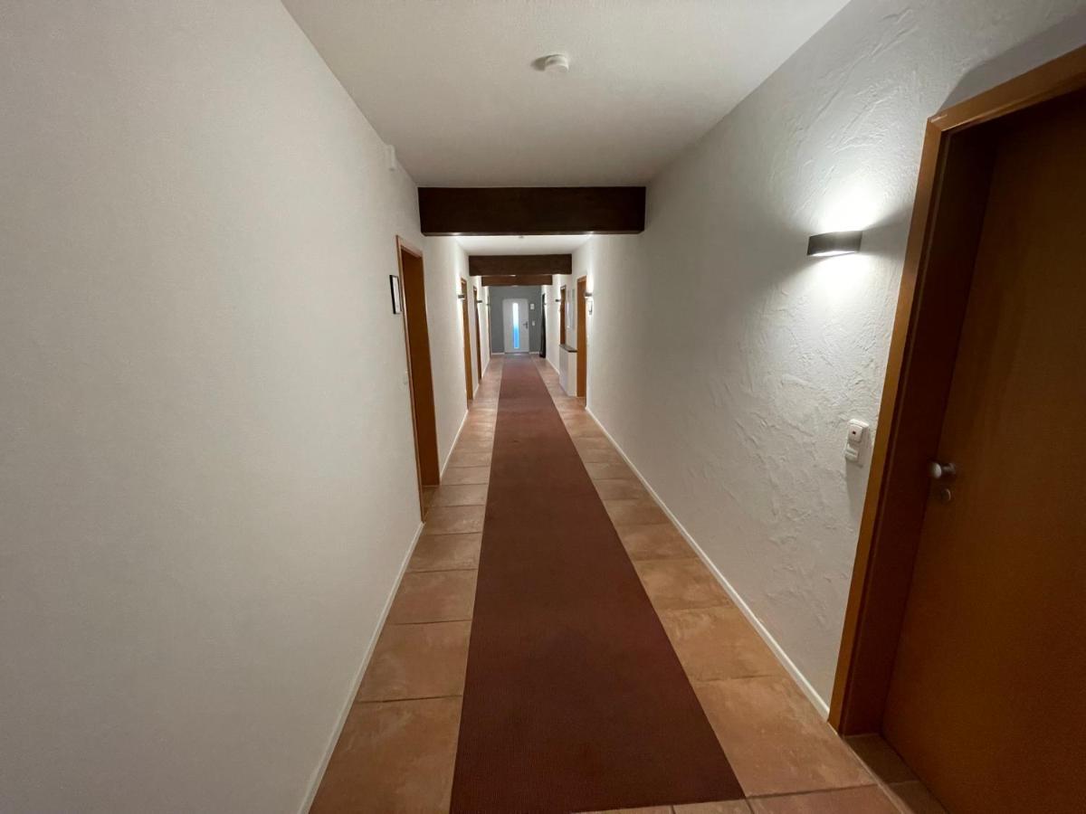Komfortables Doppelzimmer In Kehl Goldscheuer - 1A Guesthouse Buitenkant foto