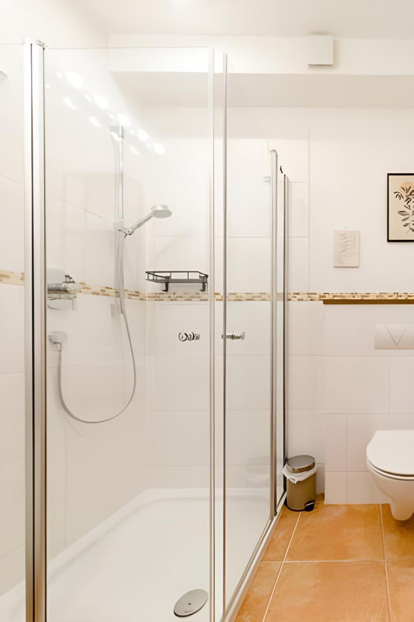 Komfortables Doppelzimmer In Kehl Goldscheuer - 1A Guesthouse Buitenkant foto