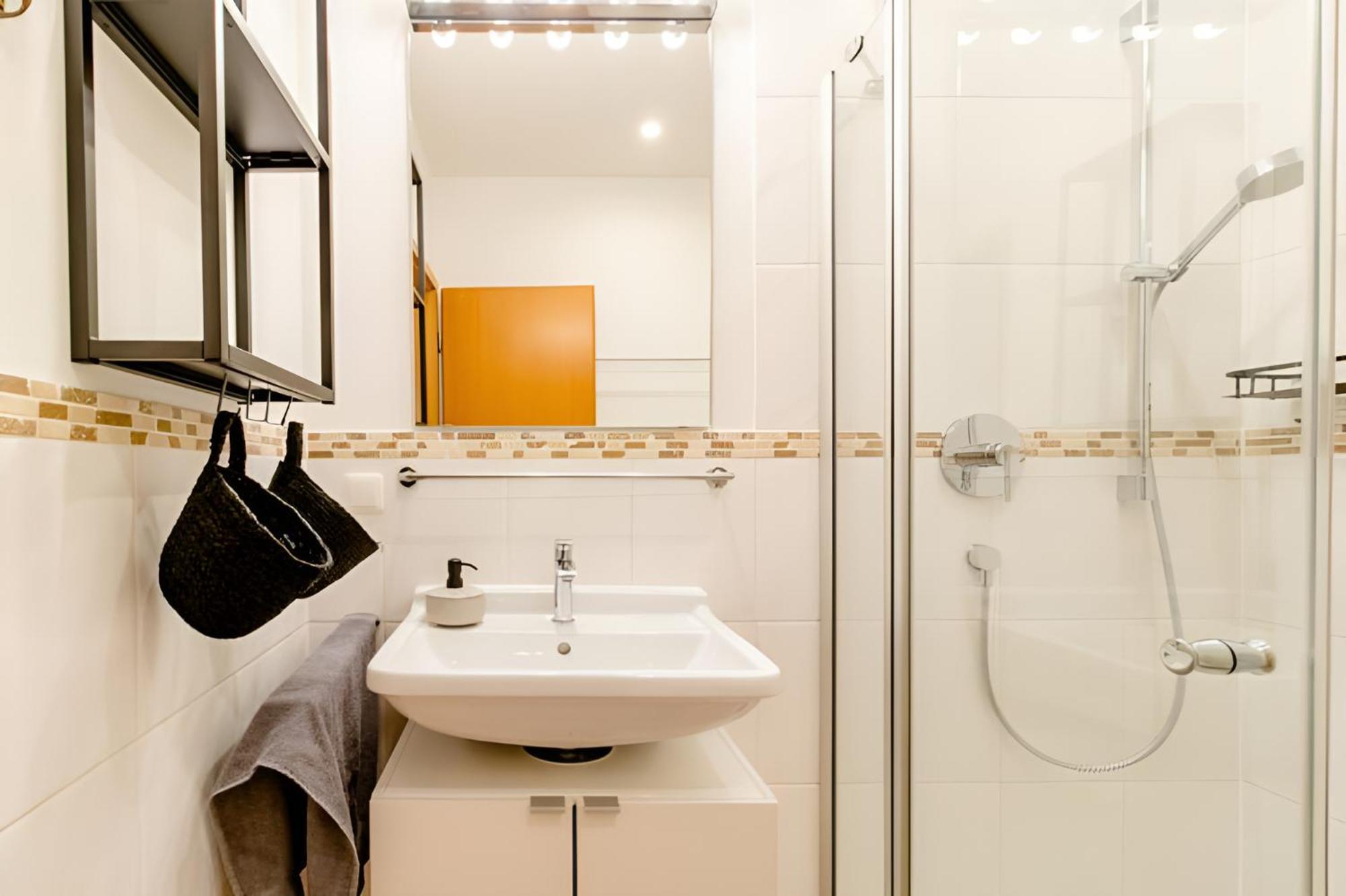 Komfortables Doppelzimmer In Kehl Goldscheuer - 1A Guesthouse Buitenkant foto
