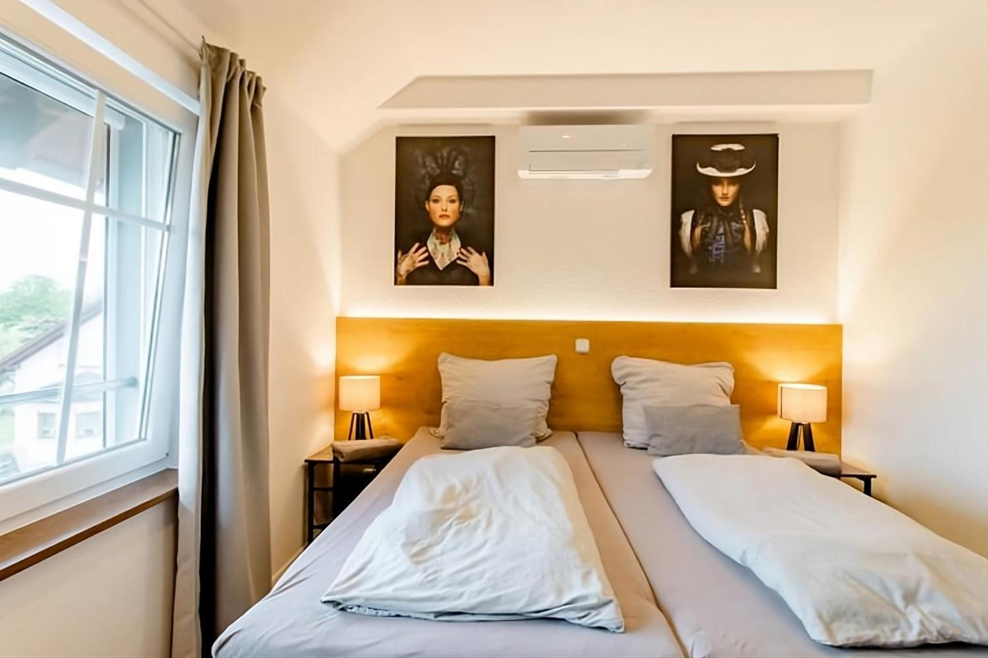 Komfortables Doppelzimmer In Kehl Goldscheuer - 1A Guesthouse Buitenkant foto
